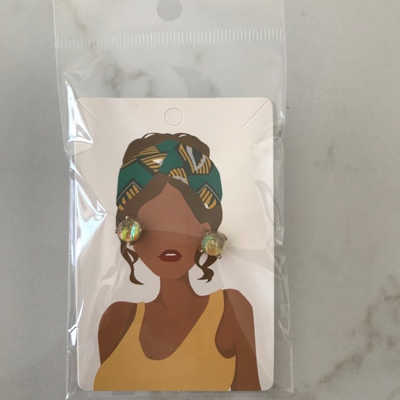 Earring Studs Iredecent Greens and Golds on Beautiful woman diversity Card - Picture 2 of 2